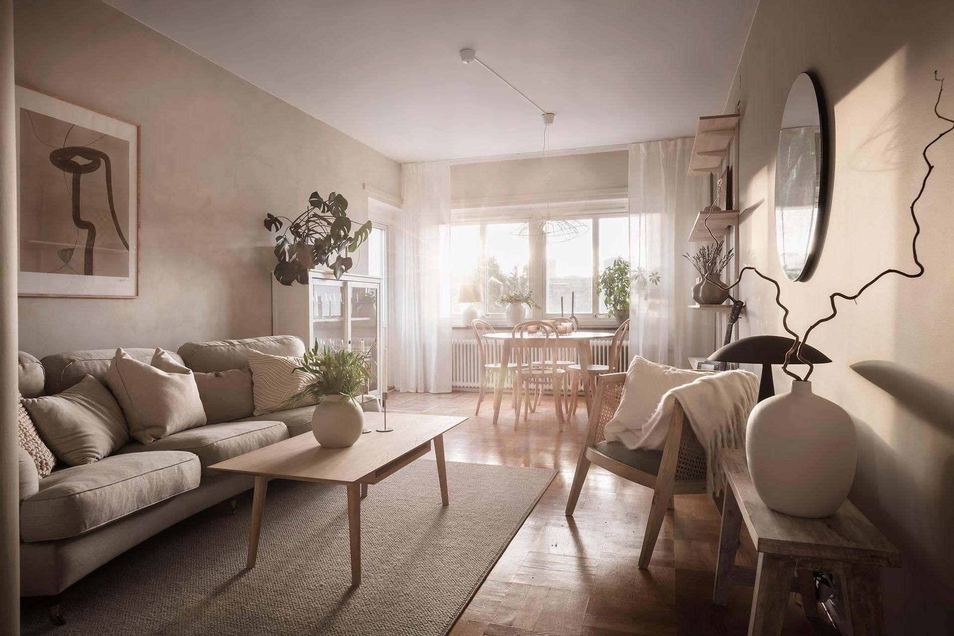 Ljuset strömmar in både från söder och väster