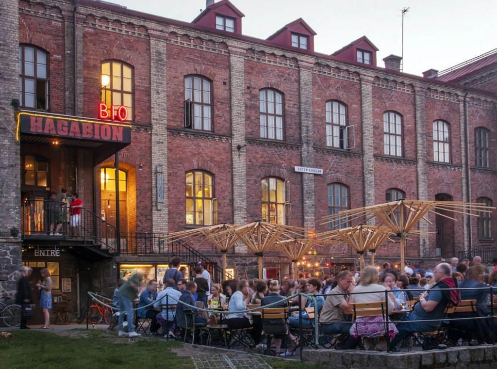 Lågupplöst Lågupplöst Även kvällstid finns här ett rikt utbud