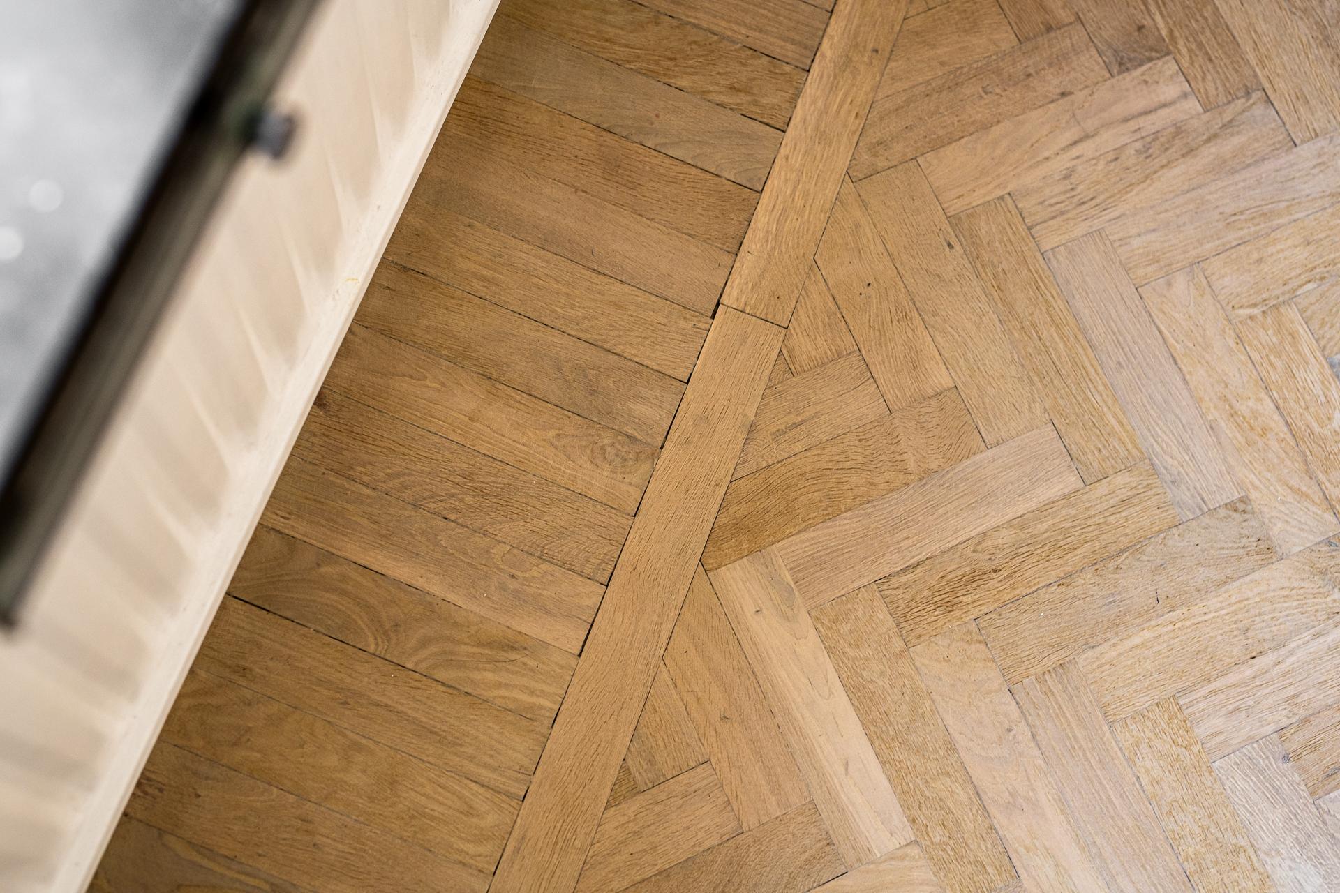 Vacker fiskbensparkett i original