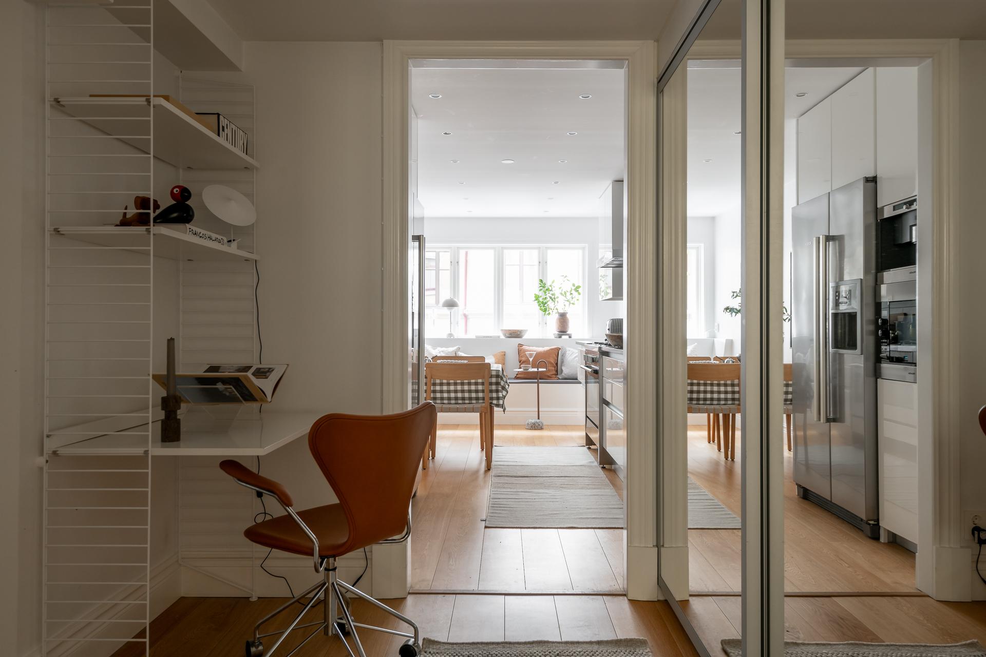 Inre hall med förvaring och perfekt arbetsplats