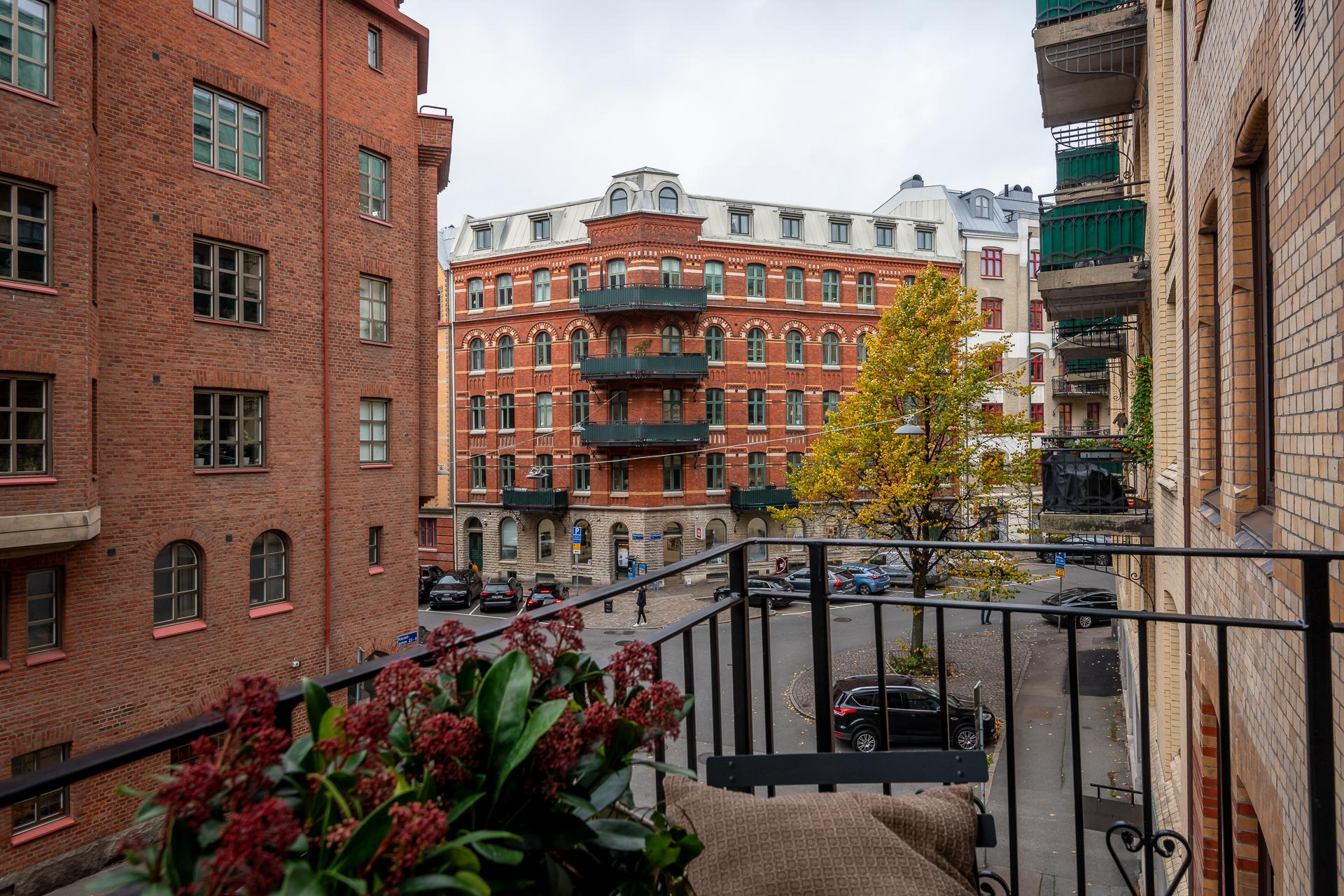 Smidesbalkong i bästa sydvästläge