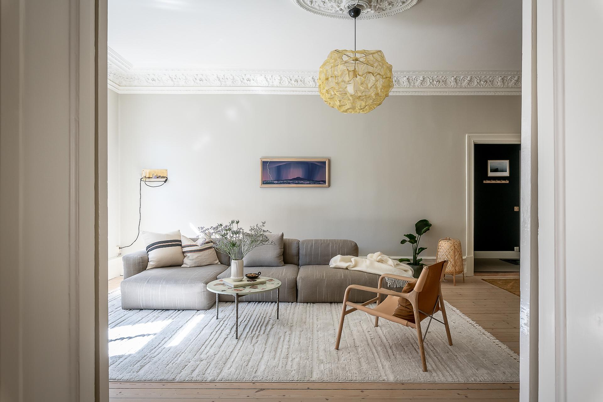 Väggarna är målade i rogivande beige SPACE.