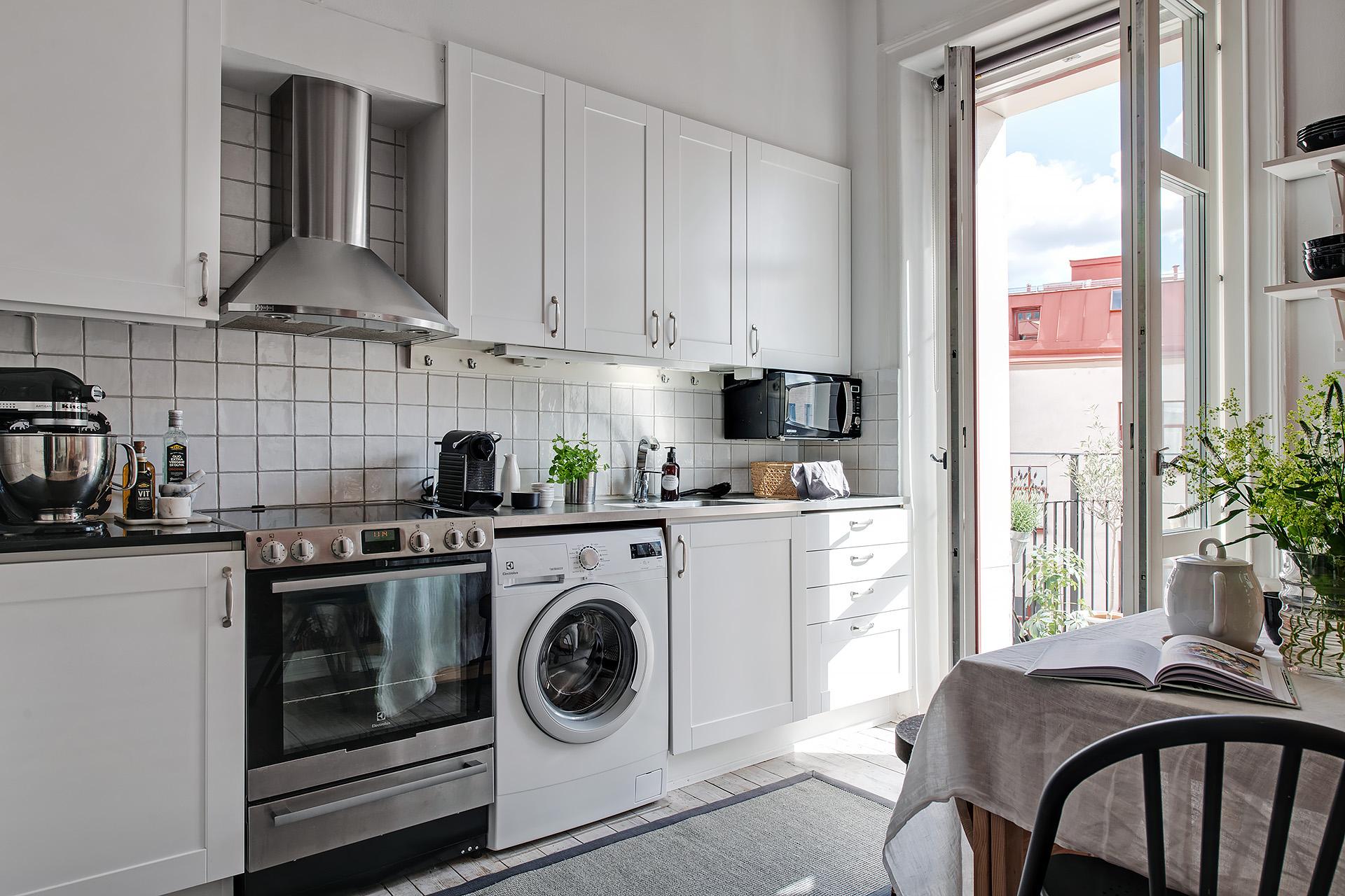 Lågupplöst Köket är utrustat med en tvättmaskin