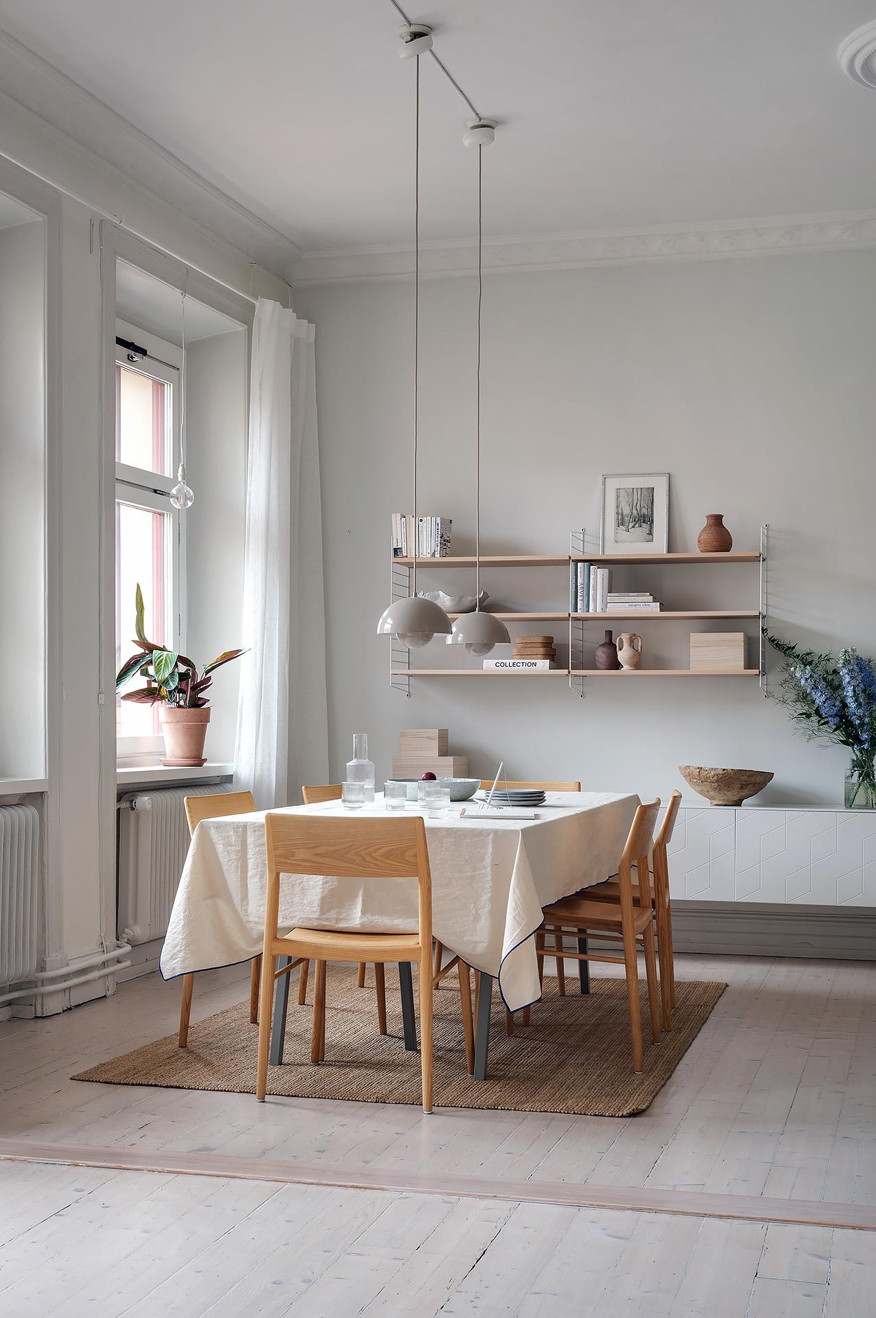 Underbara brädgolv och stuckaturer