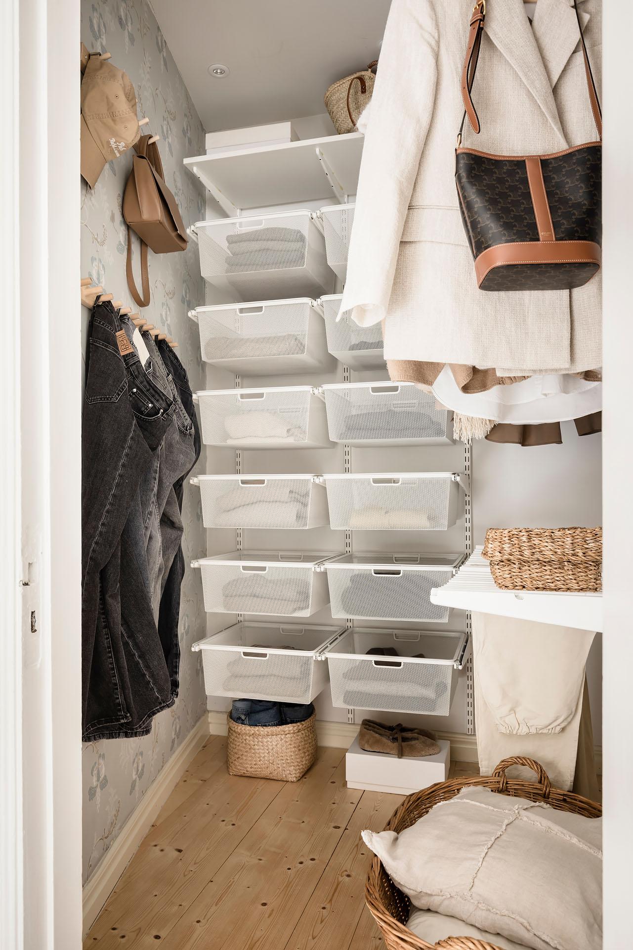 Lyxig walk-in closet