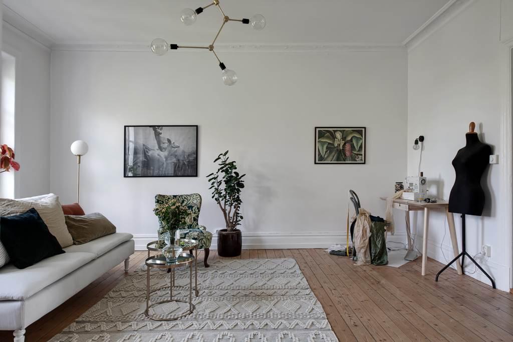 Lågupplöst Vita, släta väggar i hela lägenheten