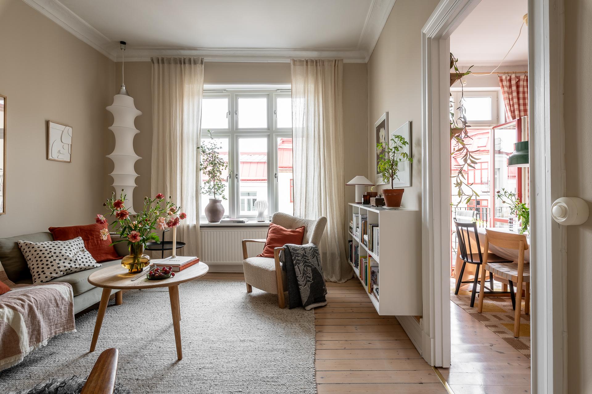 Väggen mellan kök och vardagsrum kan tas ned