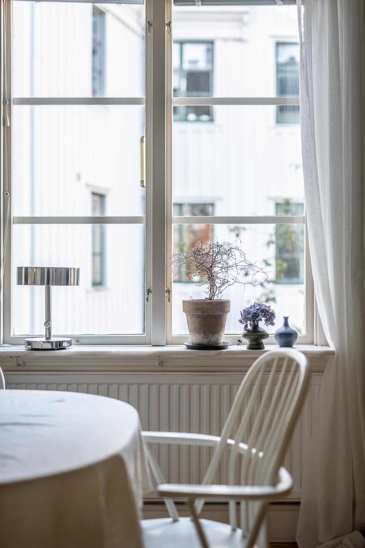 Kika ner mot en av föreningens två nästintill magiska innergårdar