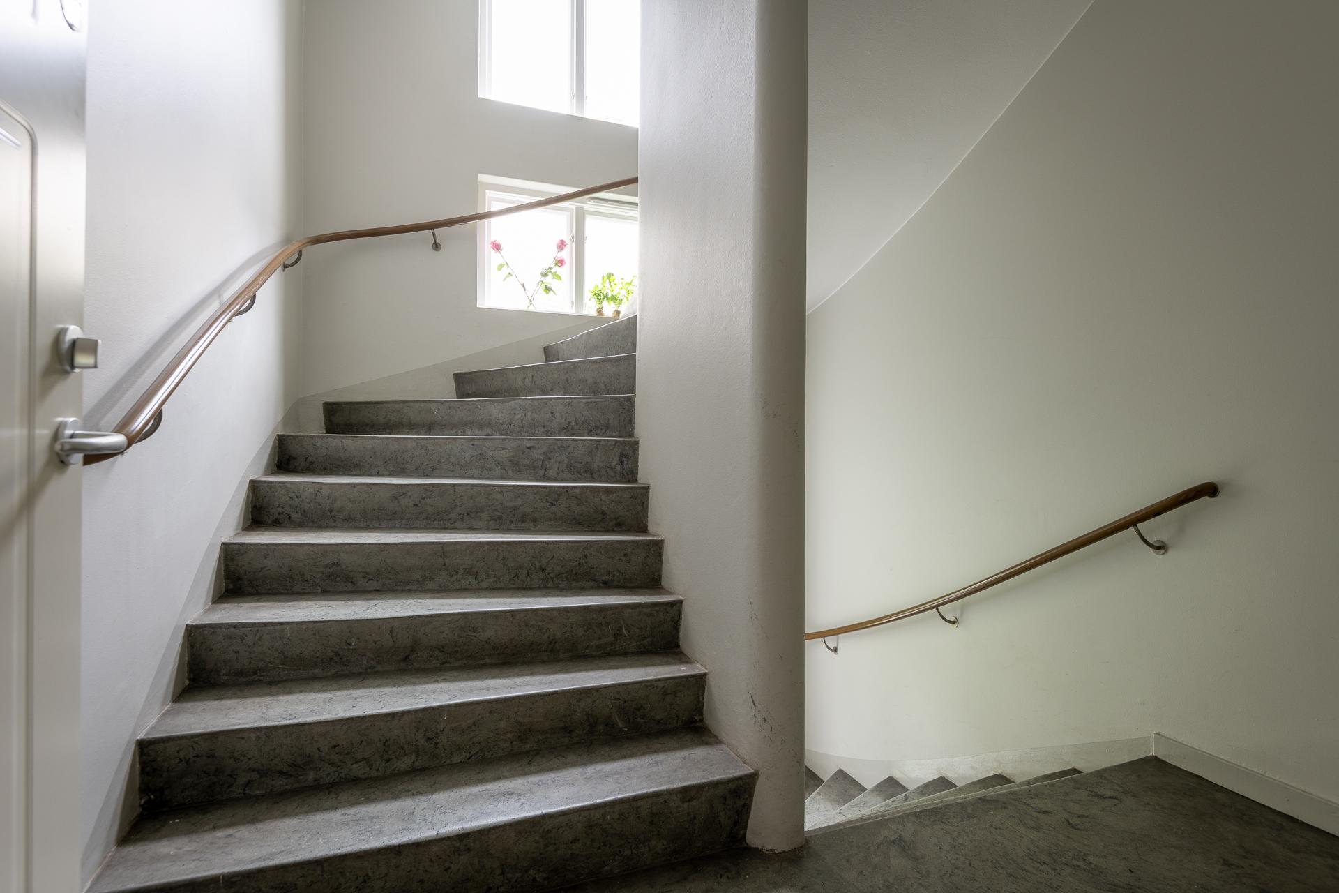 Bra läge i huset på våning två av tre