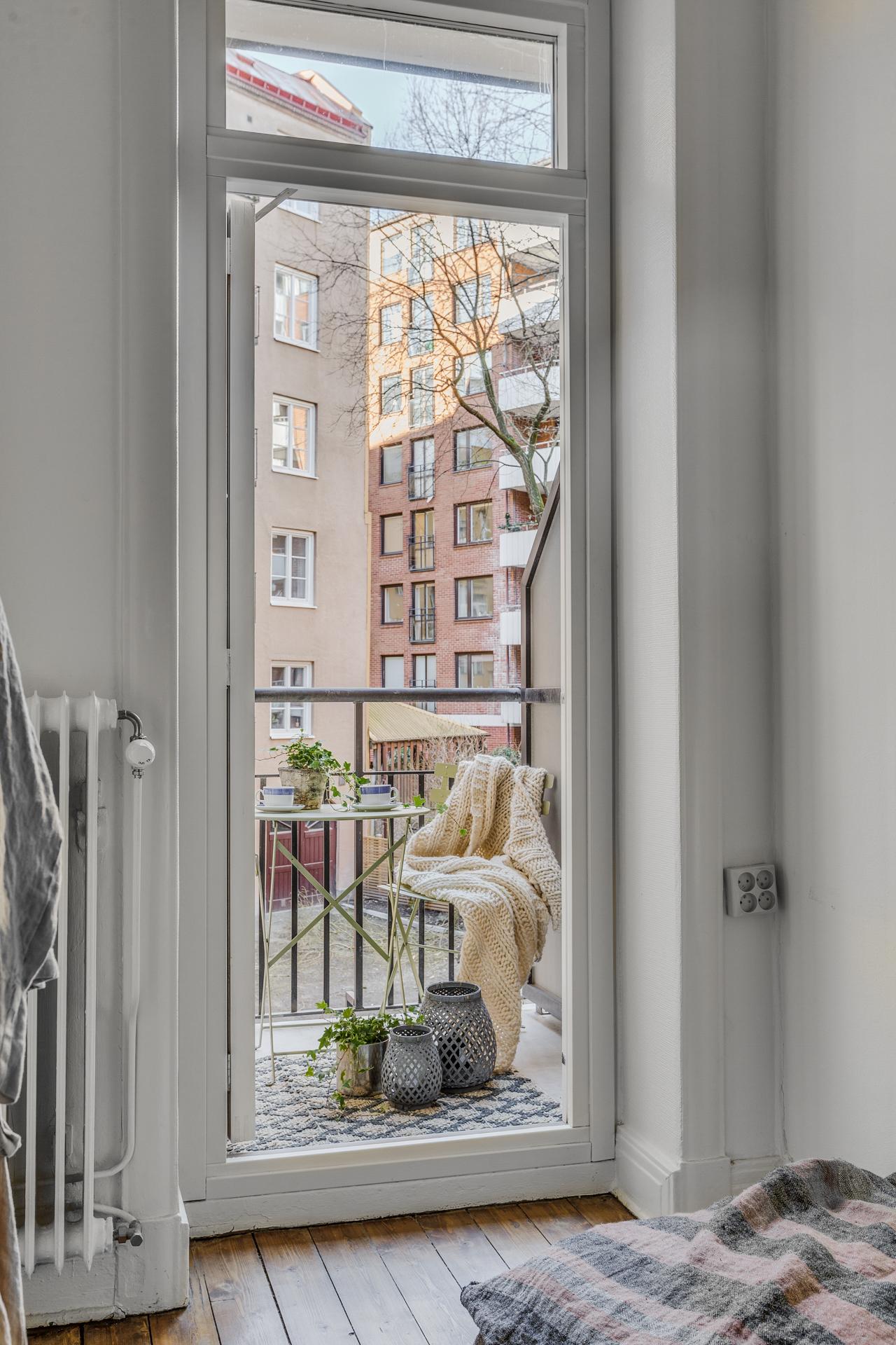 Lågupplöst Balkong i lugnt gårdsläge