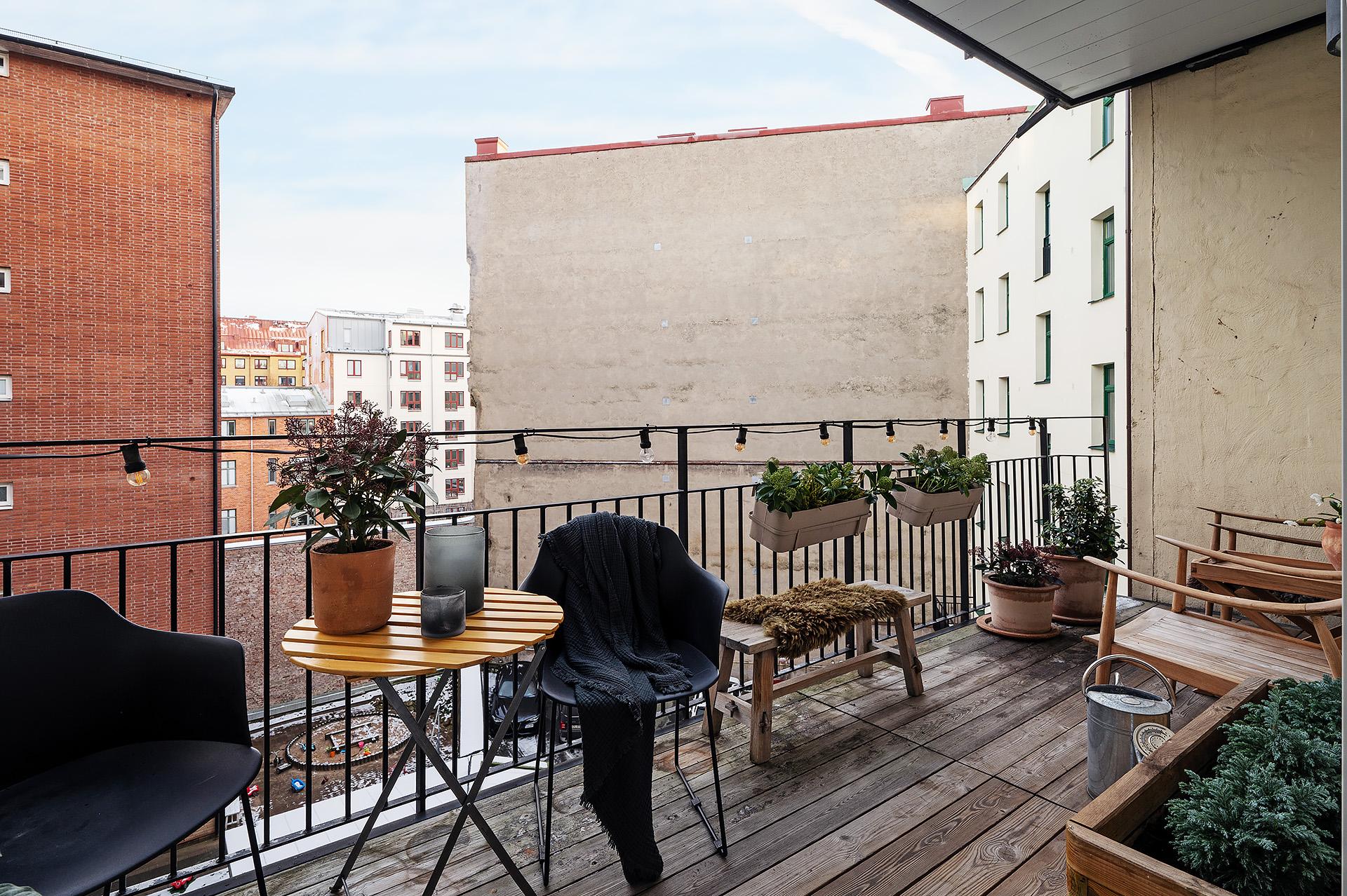 Stor och privat med sol till 14:00