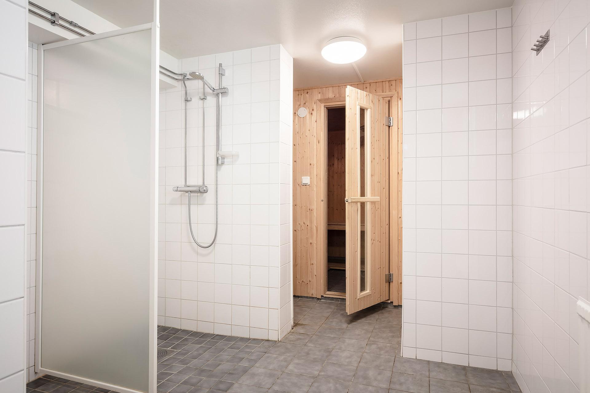 Föreningen har bastu, övernattningslägenhet och gemensamhetslokal,