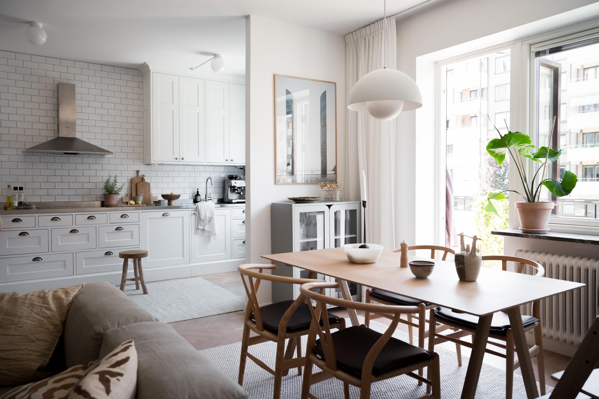 Utrymme för stor matsalsmöbel.