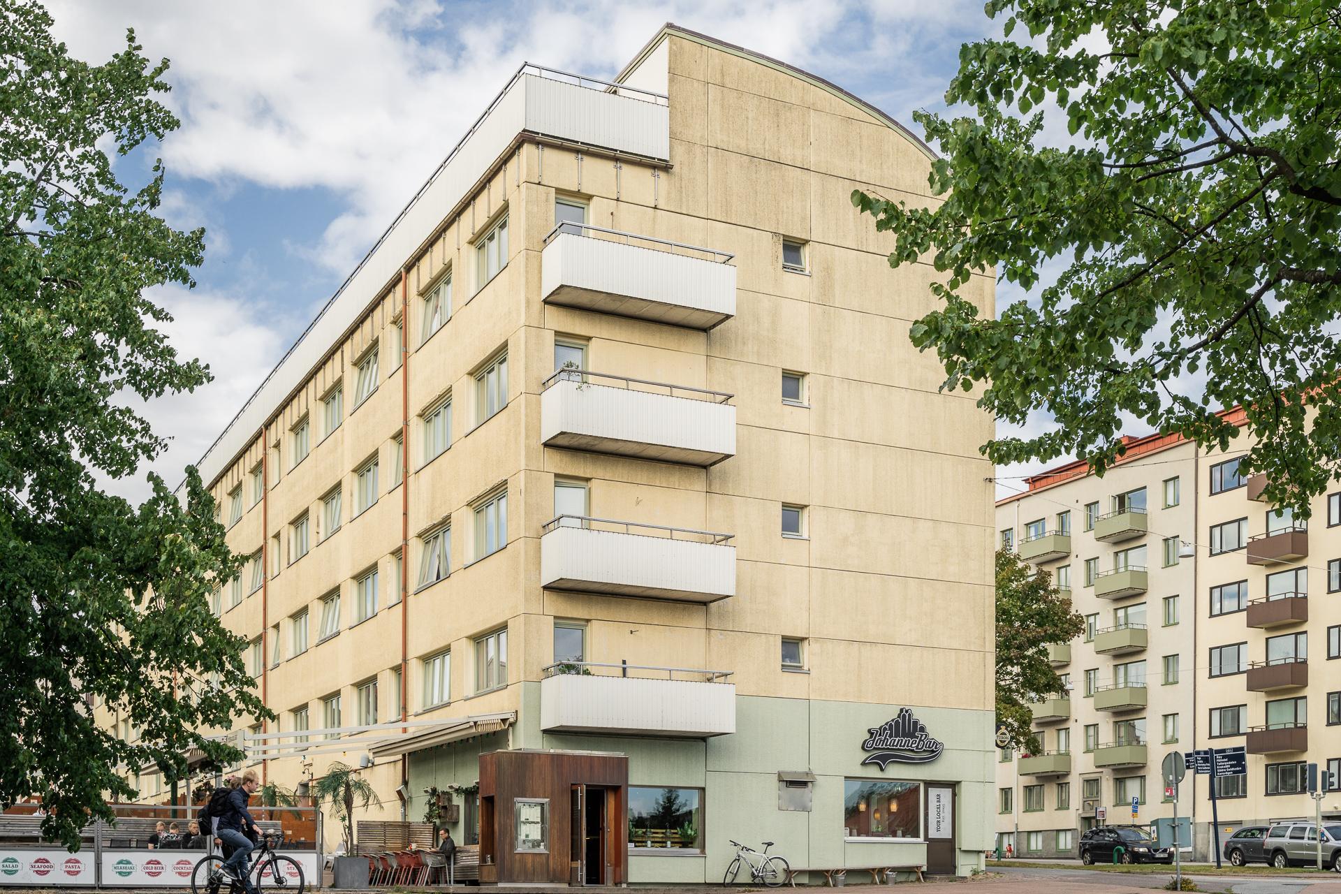 På våning två av fyra i ikoniskt funkishus