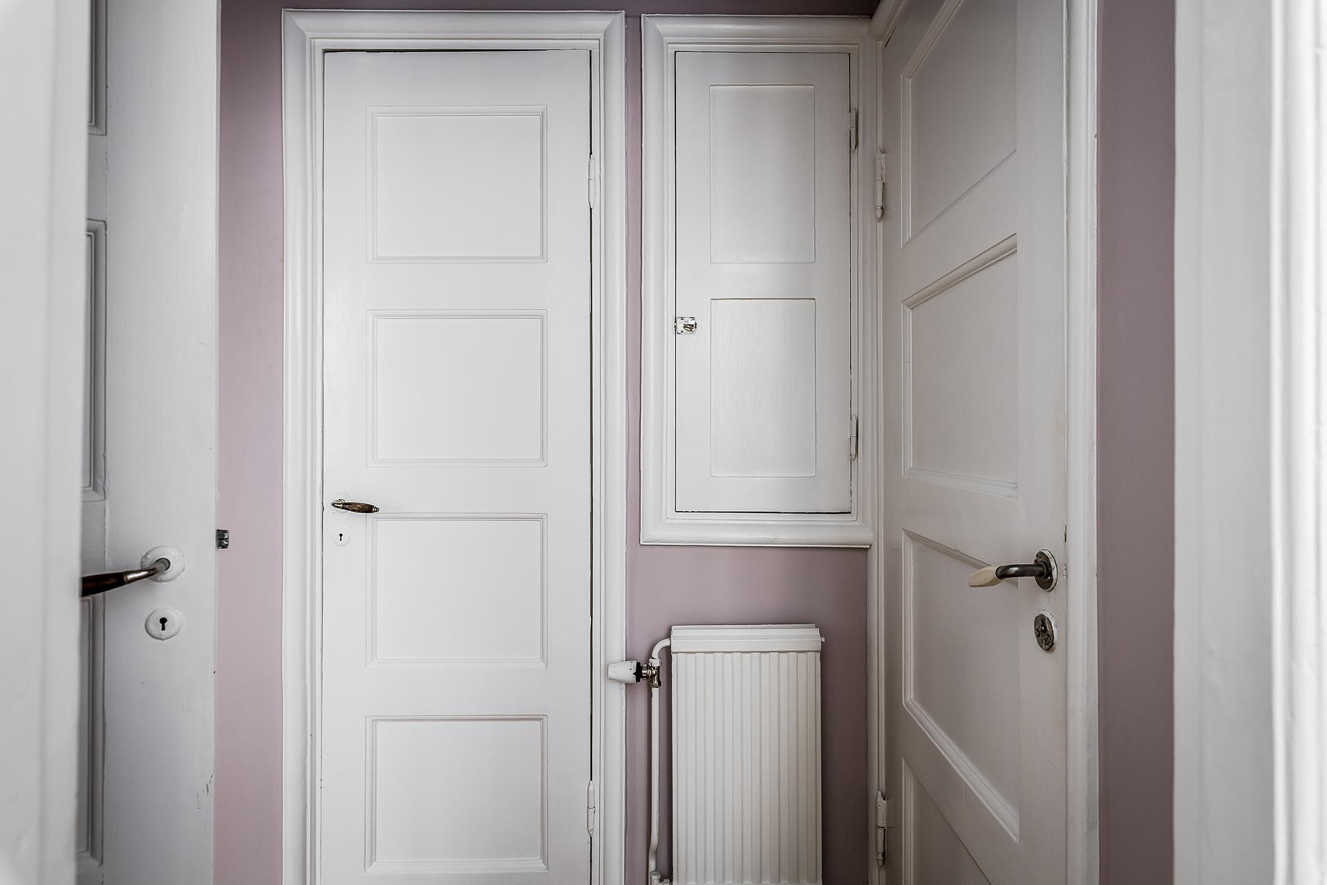 Vackra spegeldörrar med inbyggt skåp