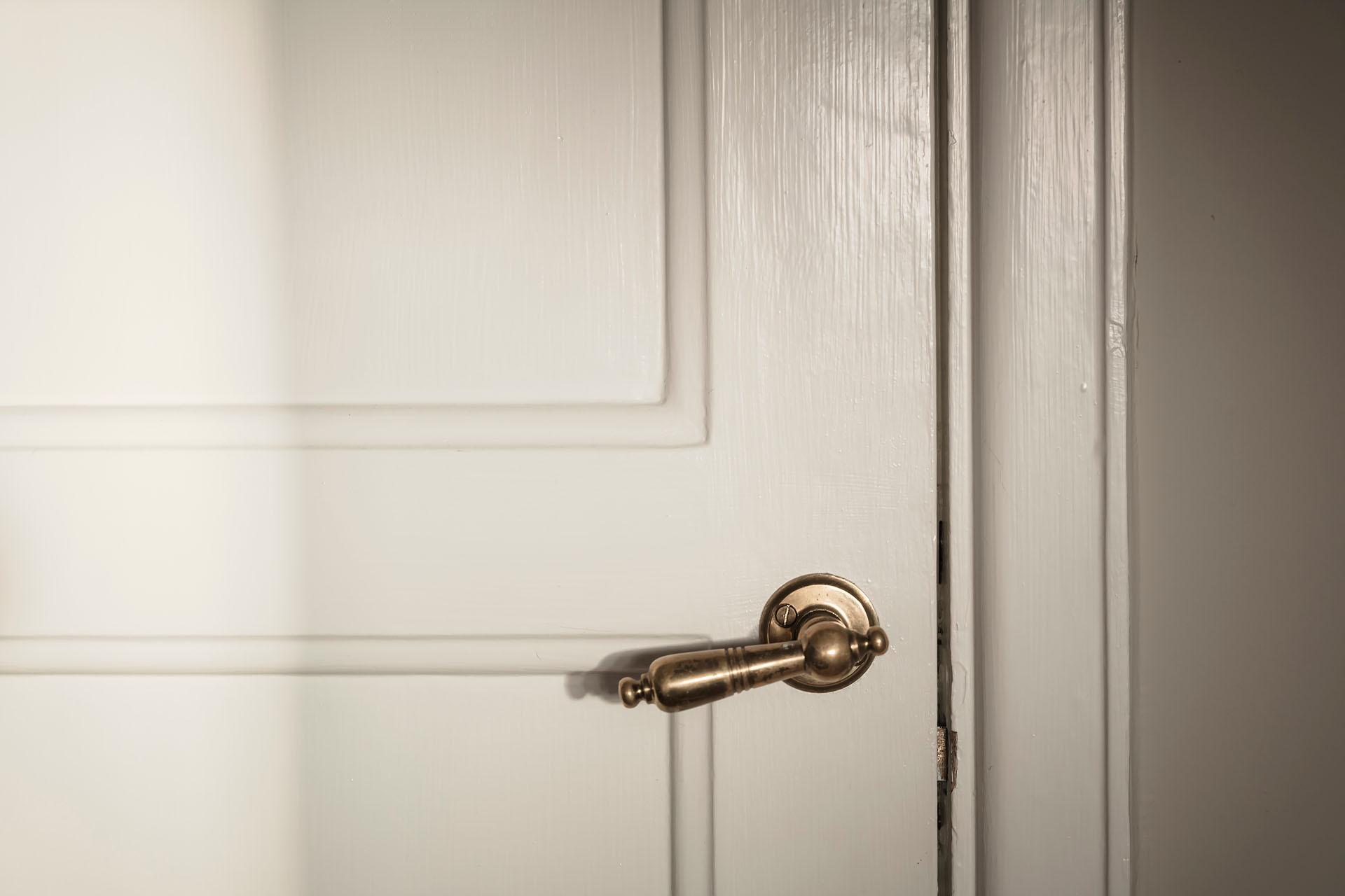 God förvaring i stor inbyggd garderob