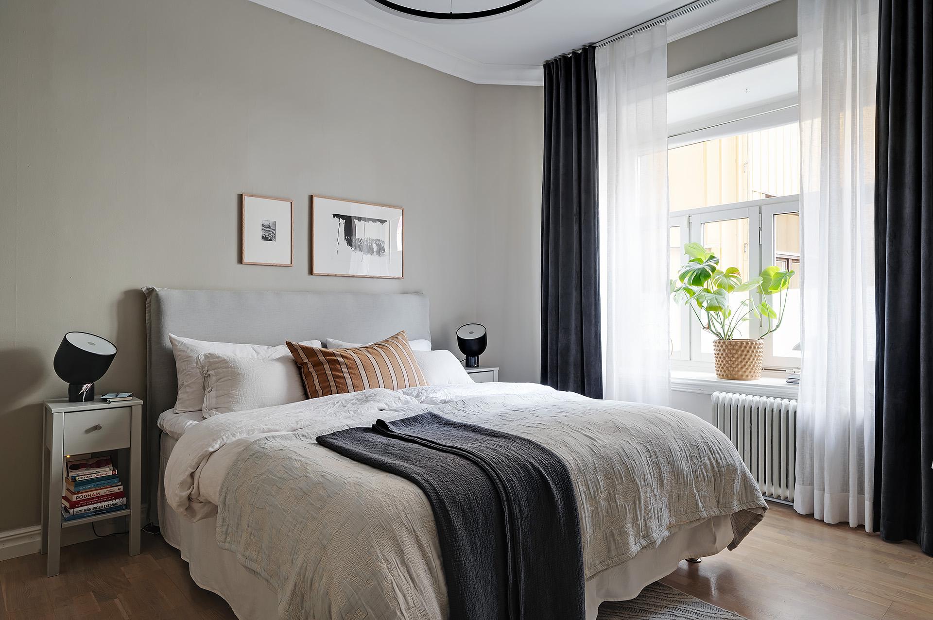 Tyst beläget sovrum mot innergården