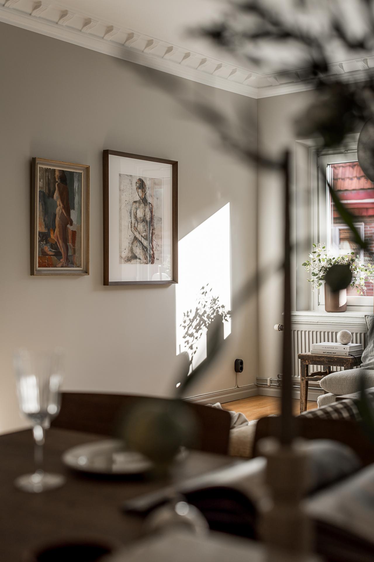 Vårens första solkatter letar sig in från öster