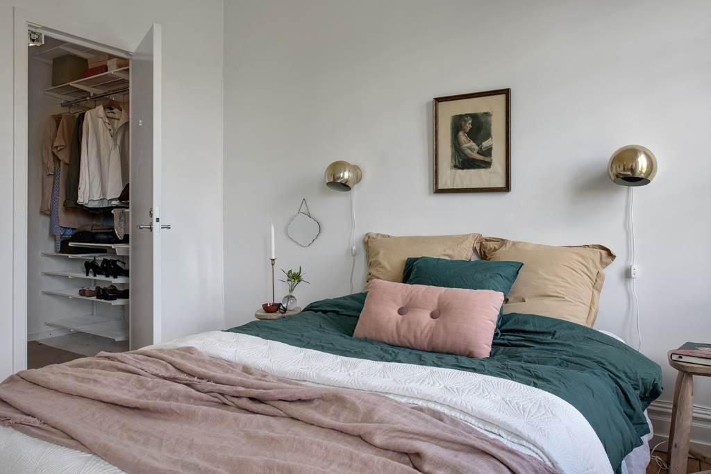 Lågupplöst Stor klädkammare eliminerar behovet av lösa garderober