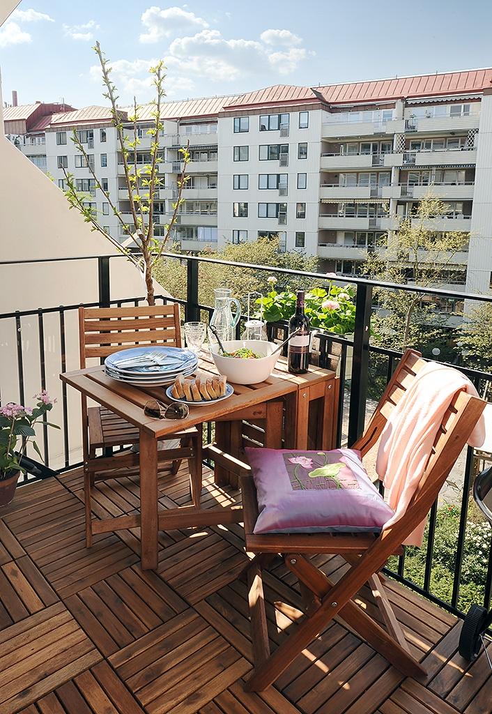 5,5 kvm balkong med sol från lunch till sen kväll