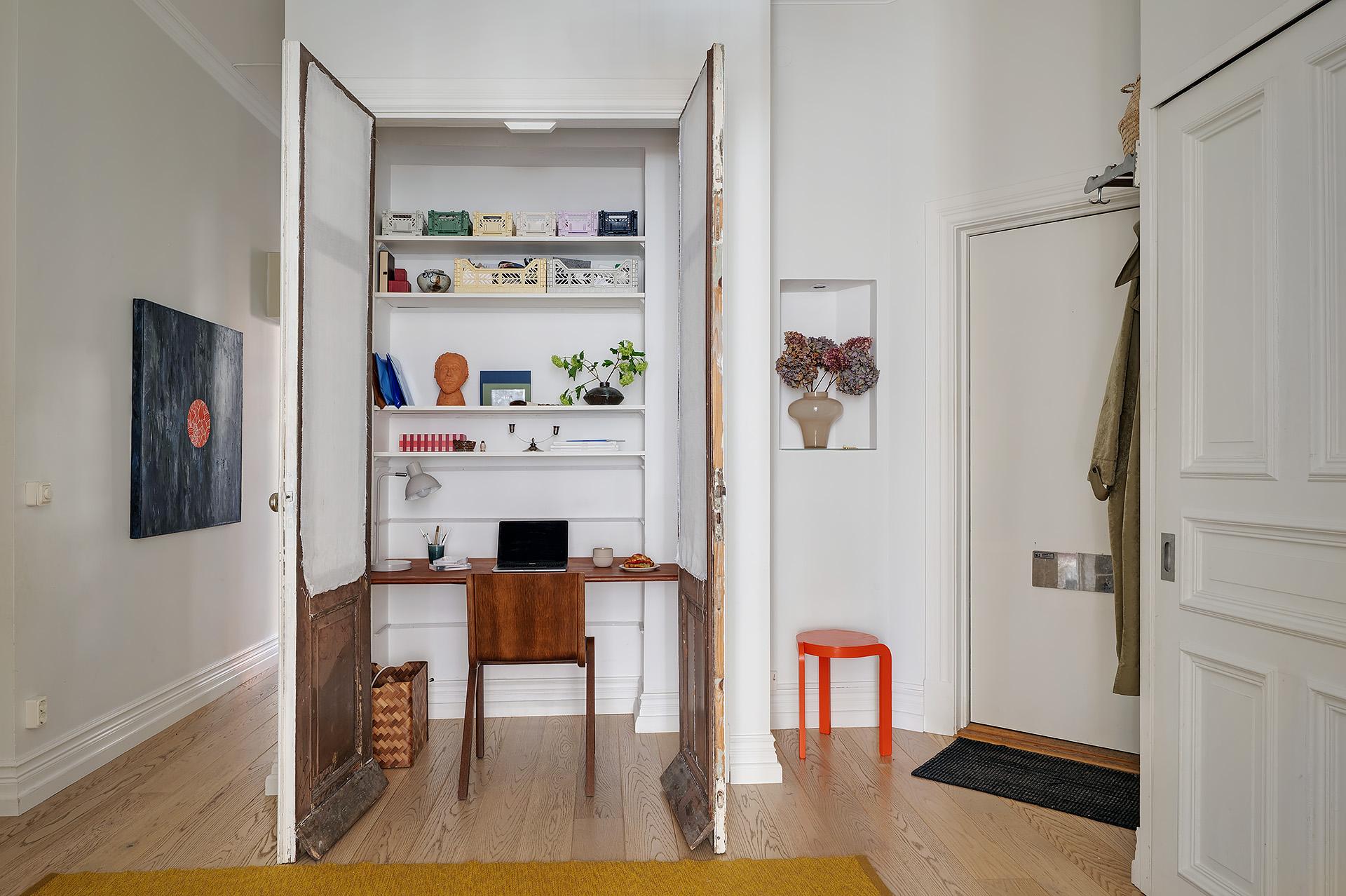 Bakom dörrarna döljer sig en smart kontorsplats