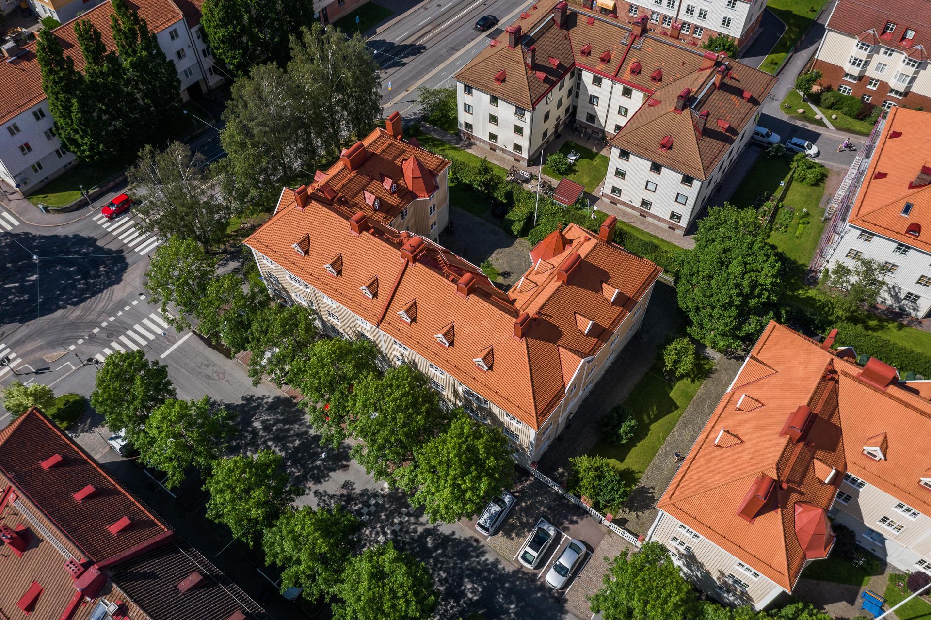 Sedan bilden togs har huset fått ett sprillans nytt tak