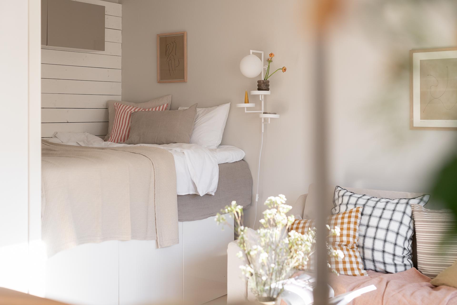 Sängen har en given plats i alkoven