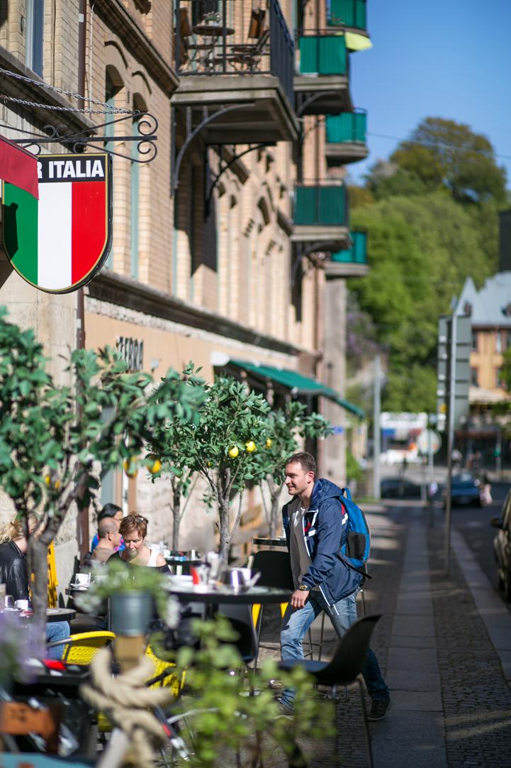 Njut av en espresso på Bar Italia