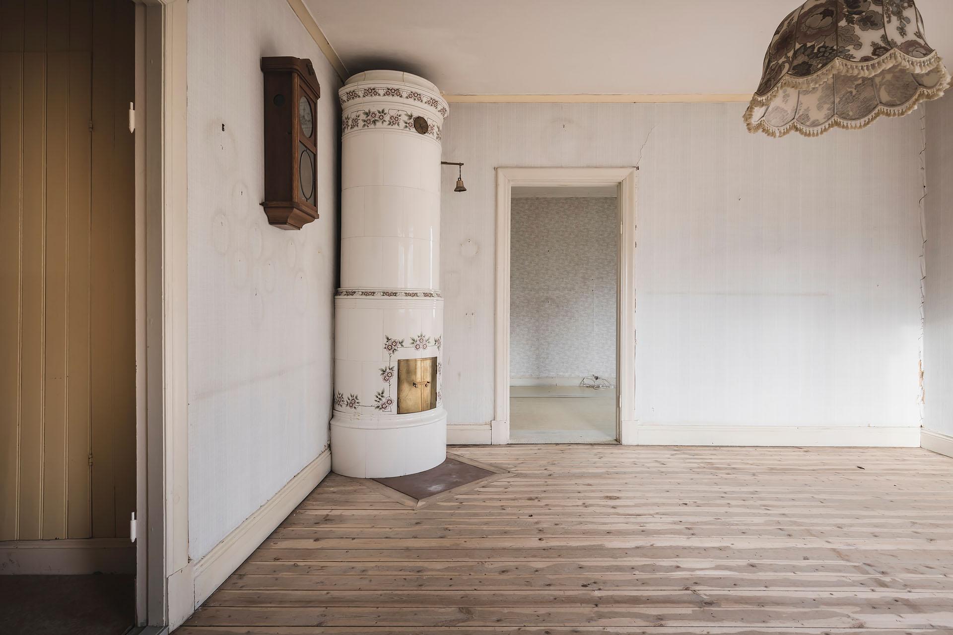 Brädgolv tycks finnas att plocka fram i alla rum