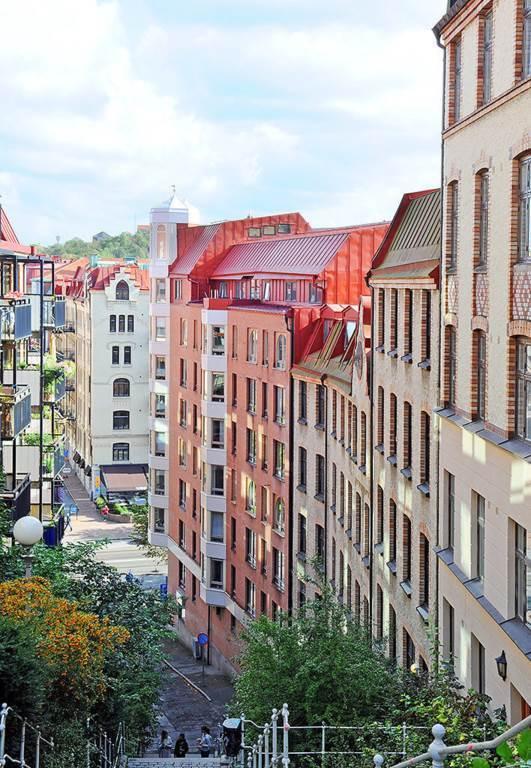 Lågupplöst Lågupplöst Följ trappan ner så når du Linnégatan