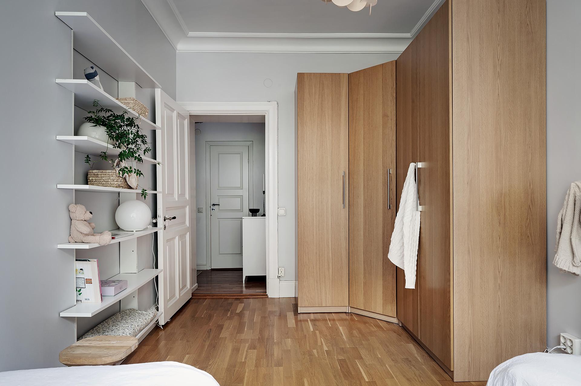 Fyra garderober i vinkel