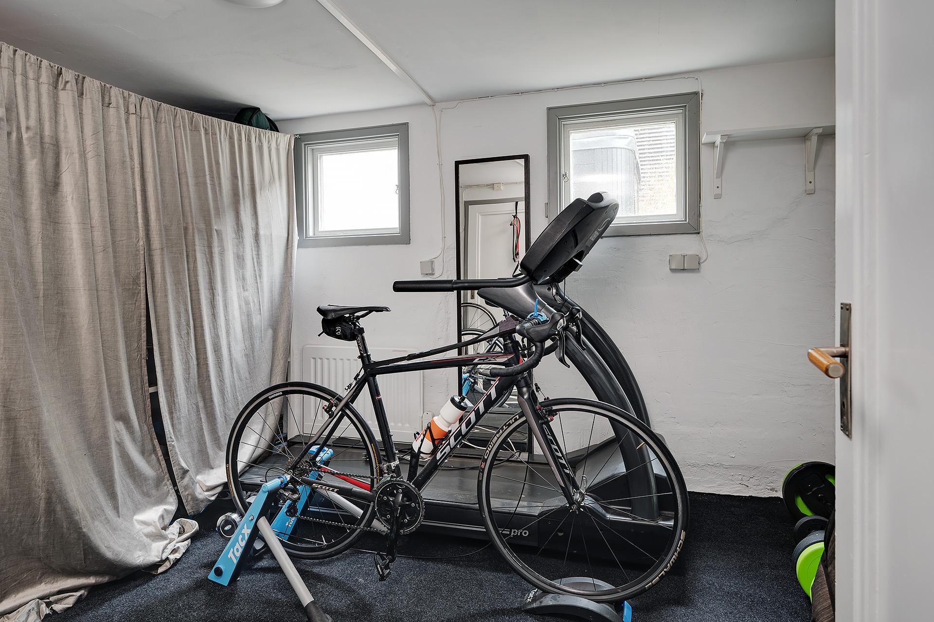 Hobbyrum/gym i källaren