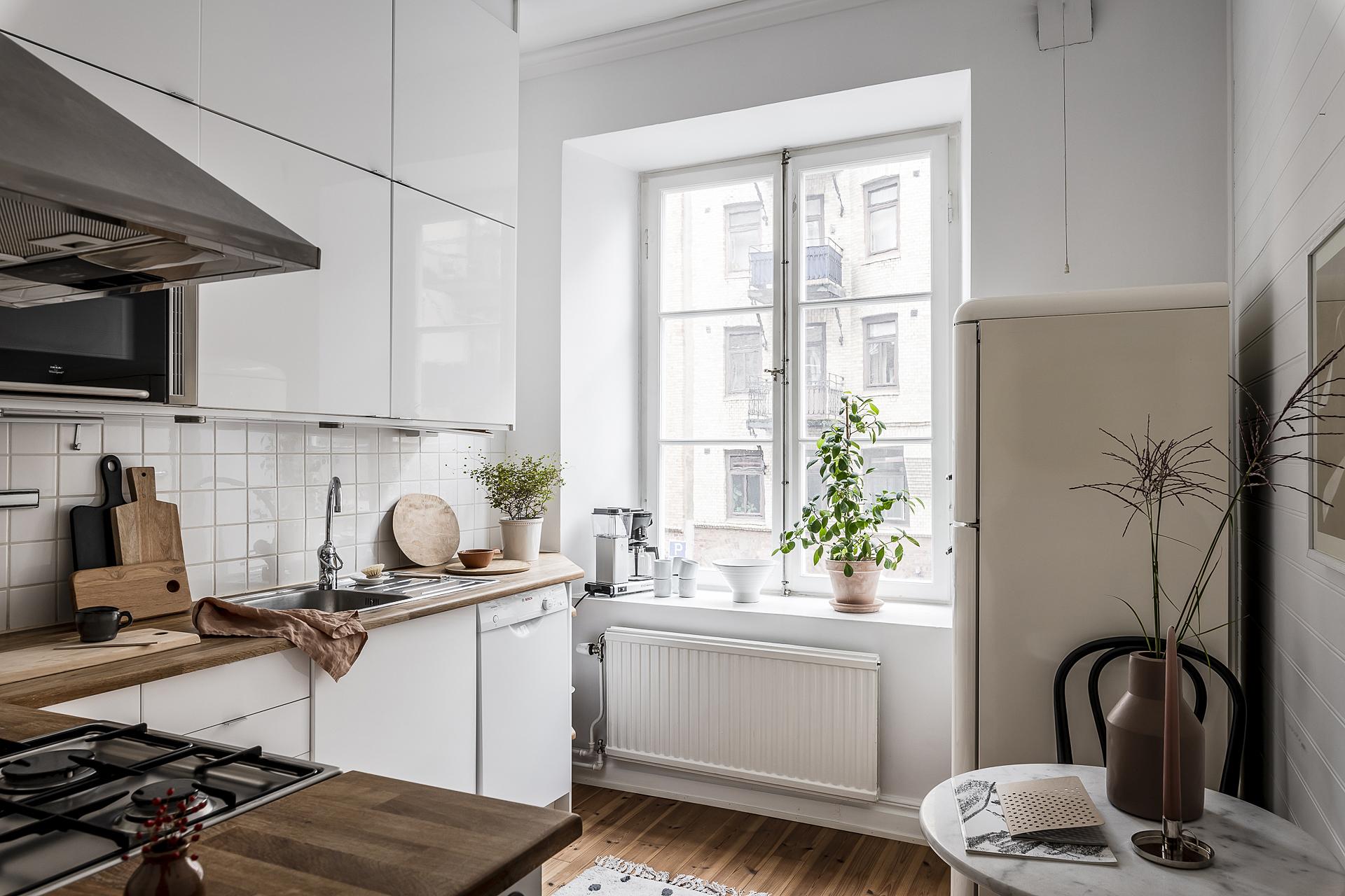 Fräscht kök där väggen kan tas ned