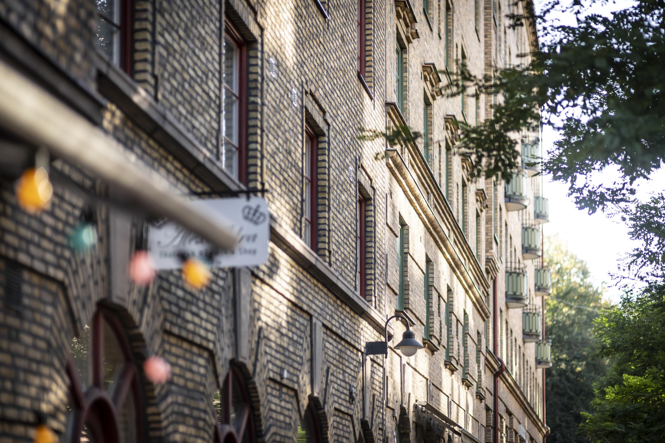 Idag vimmlar kvarteren här av caféer och restauranger. De bästa i stan, tycker många