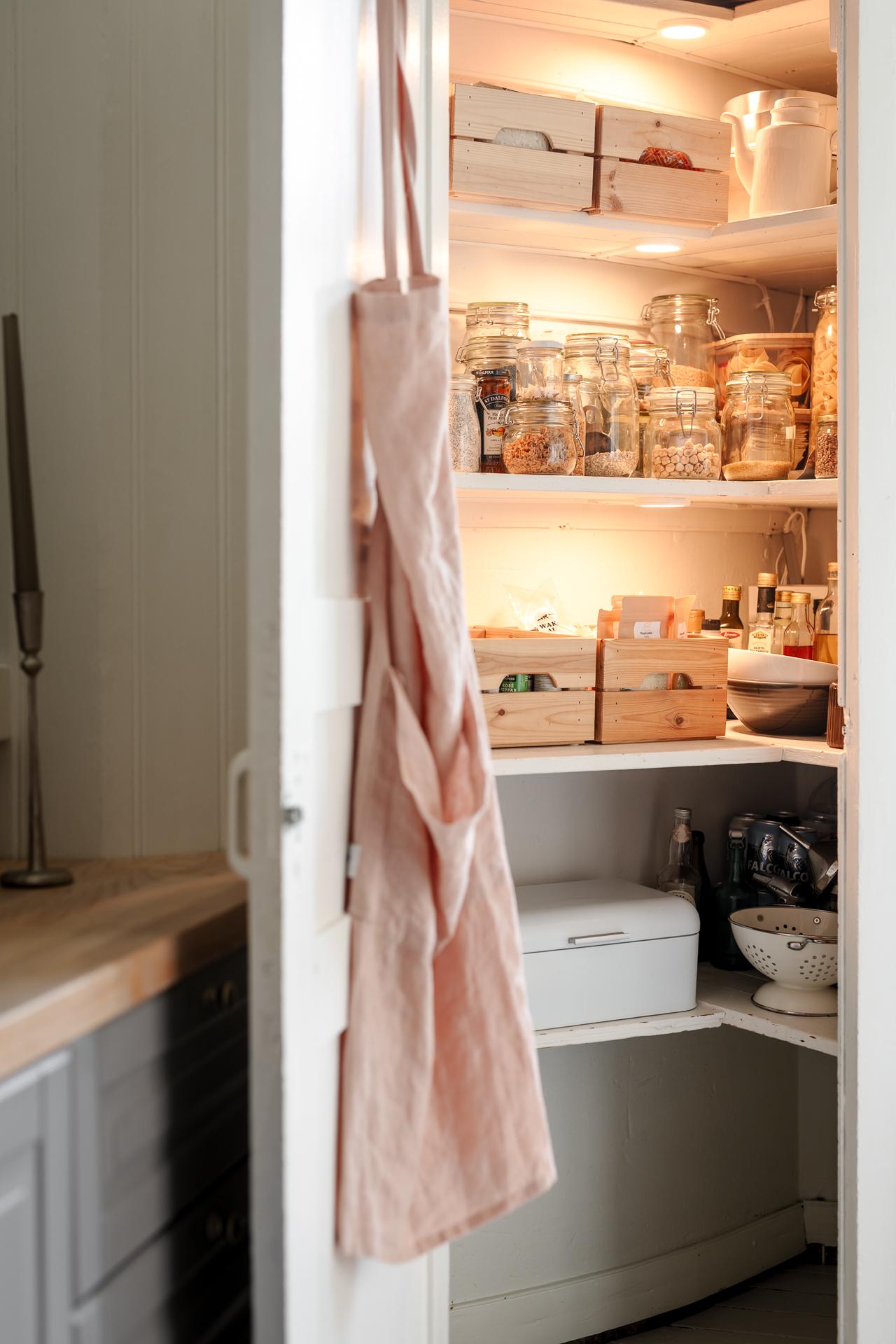 Skafferiet rymmer de flesta torrvarorna