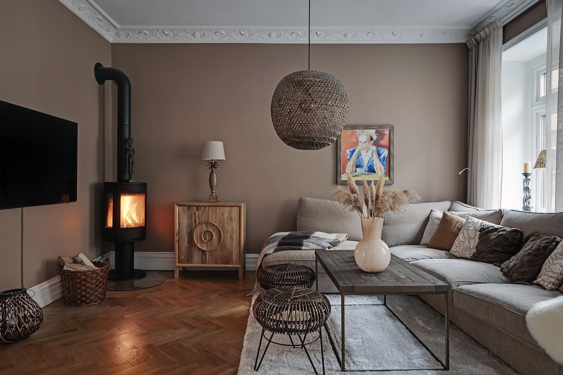 En braskamin ger en härlig stämning