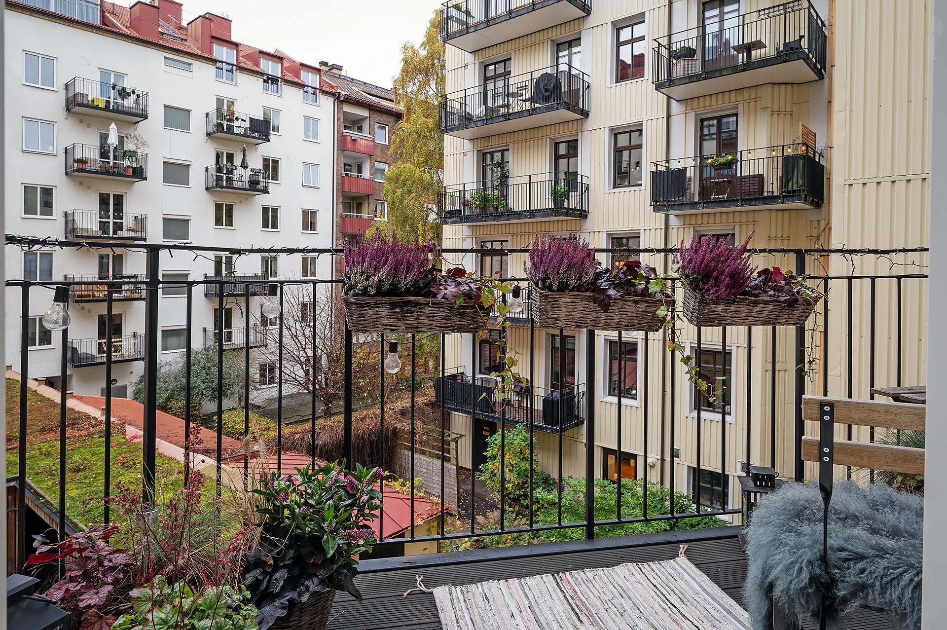 Den andra balkongen har kontakt med gården