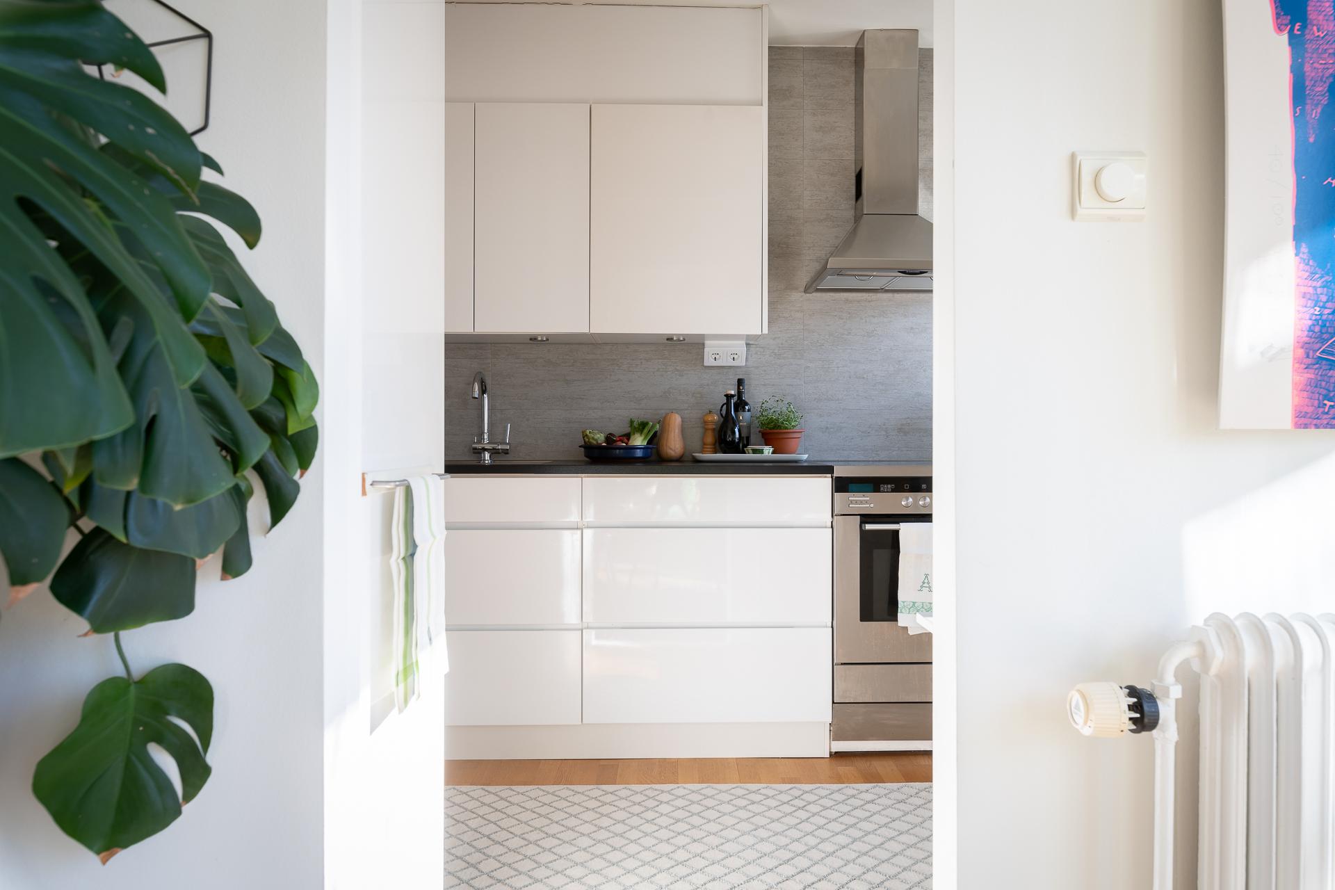 Köket är välplanerat och inbjudande