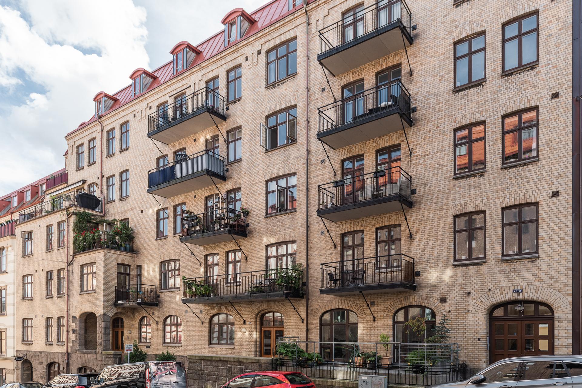 Pampig tegelfastighet anno 1913