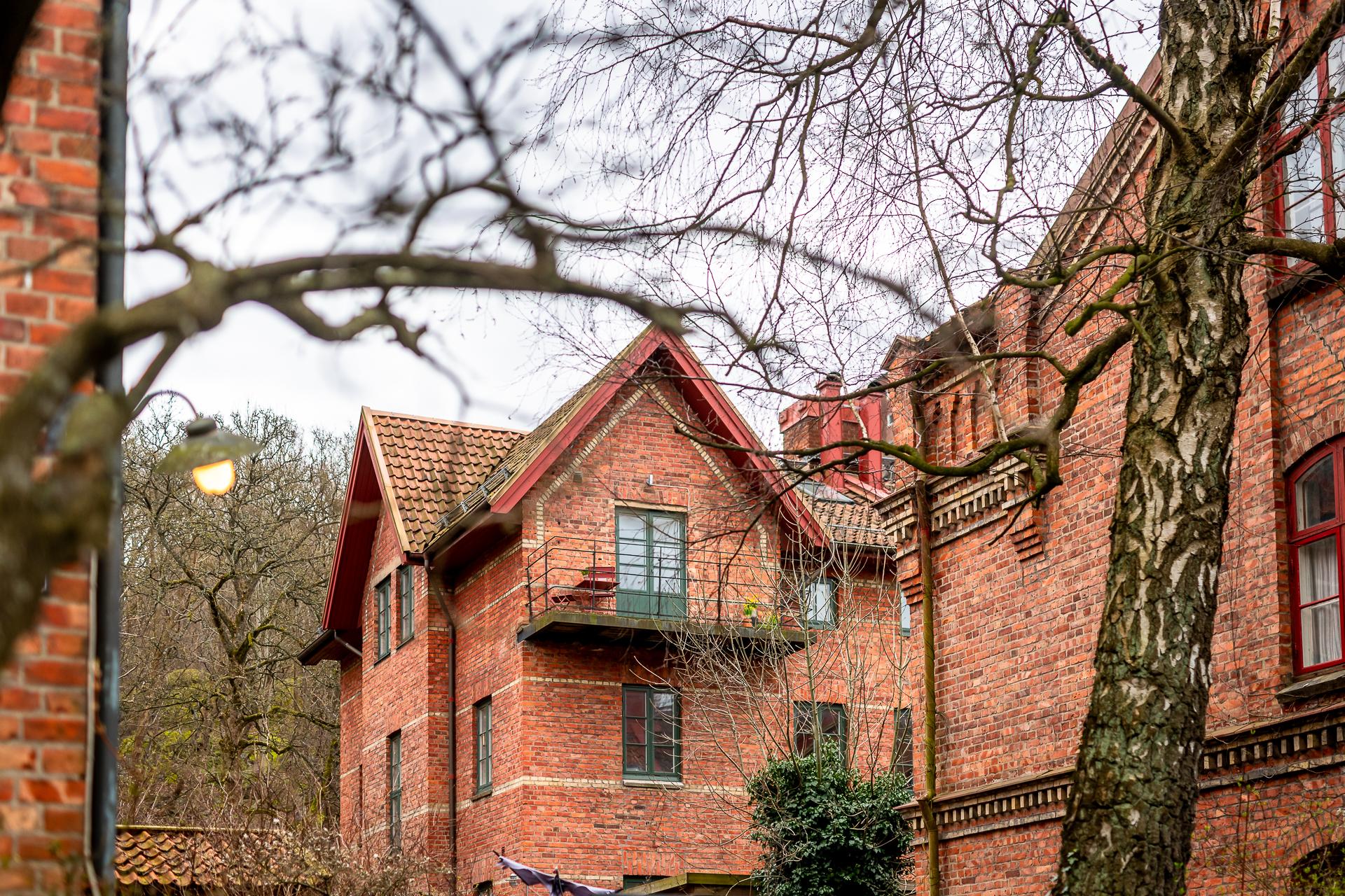 Västerbalkong med klockrent läge