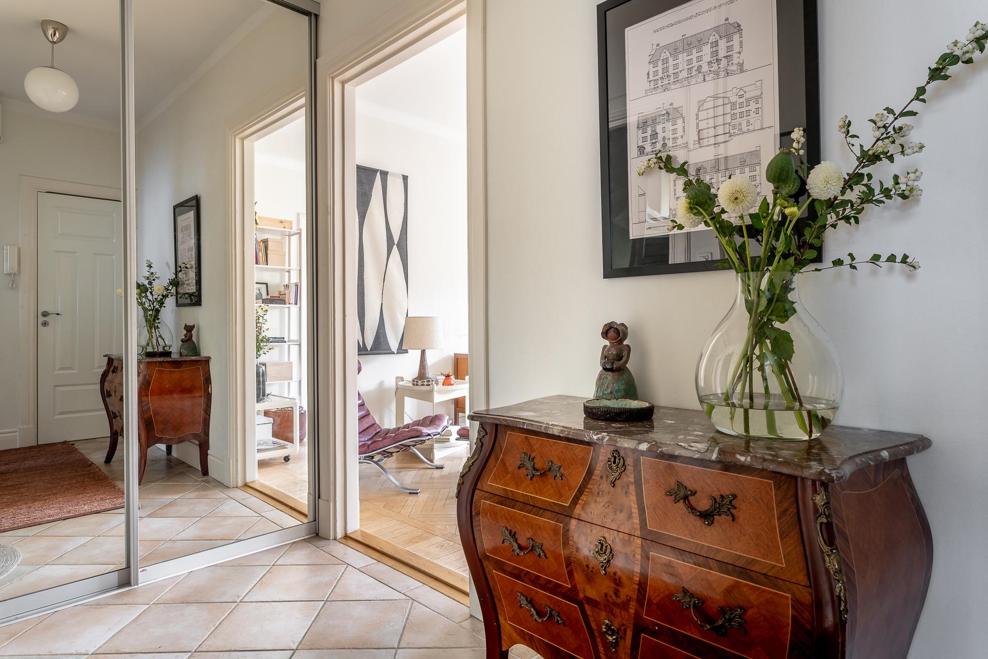 Klinkergolv och bra förvaring även i hall