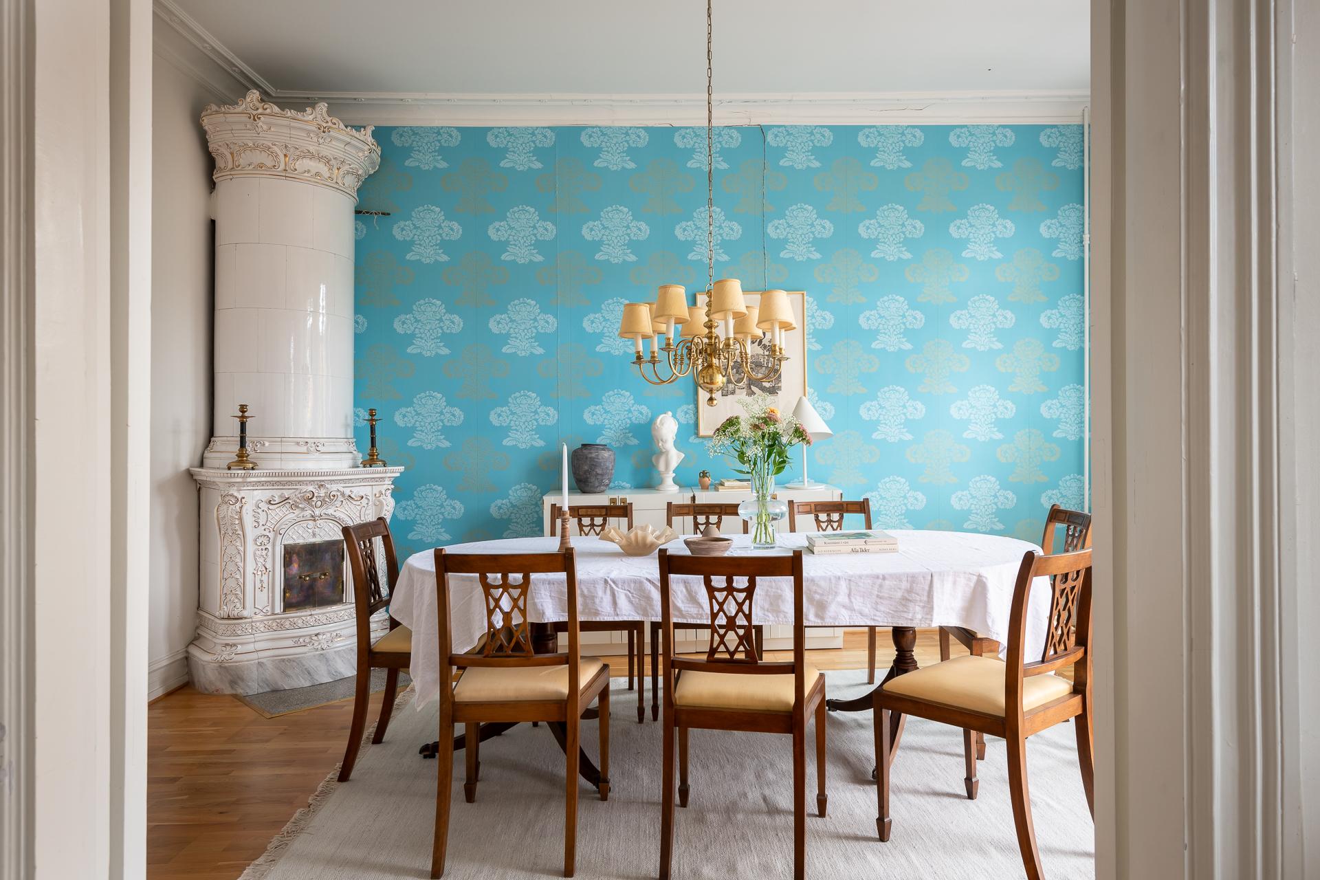 Underbar sekelskiftestrea med högt och fritt läge!