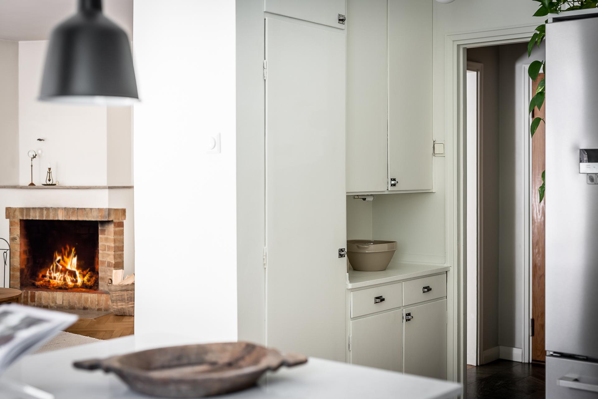 Bevarat serveringsskåp i original.