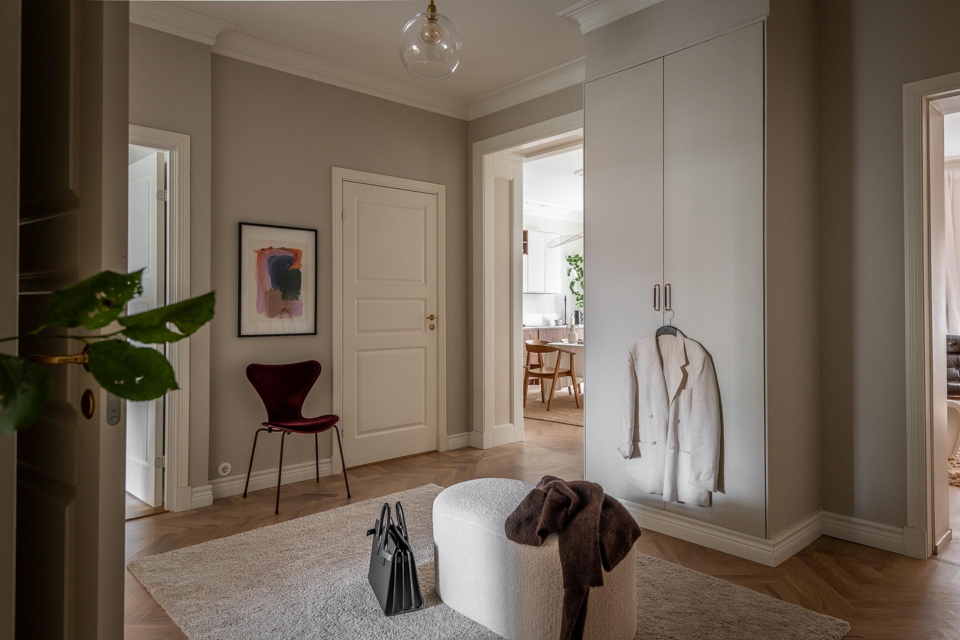 Luftig och välkomnande hall