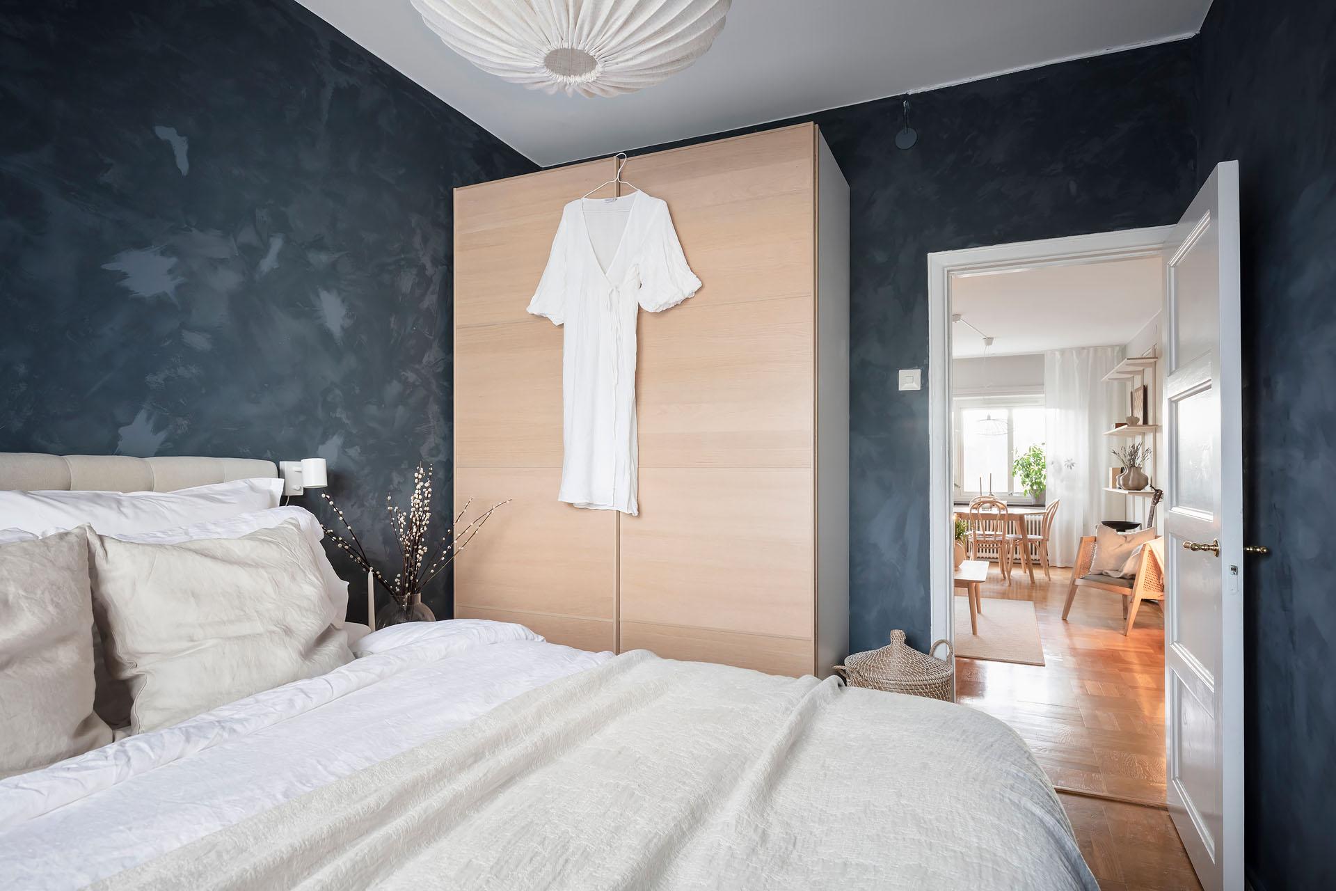 Garderoben sväljer det mesta i klädväg