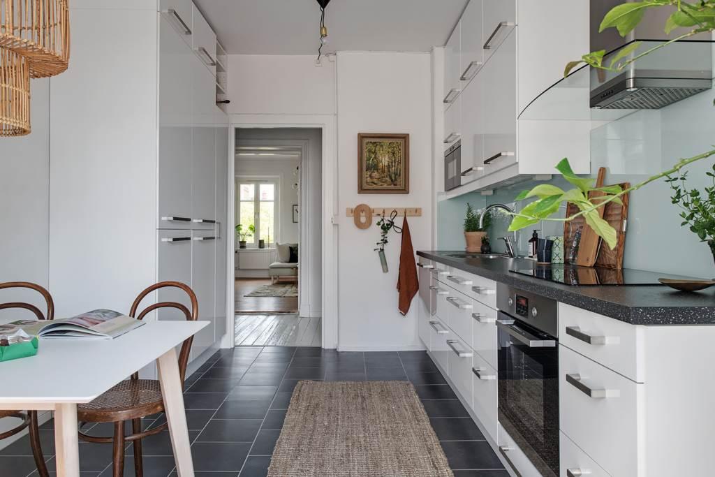 Lågupplöst Plats för flera kockar vid arbetsbänken