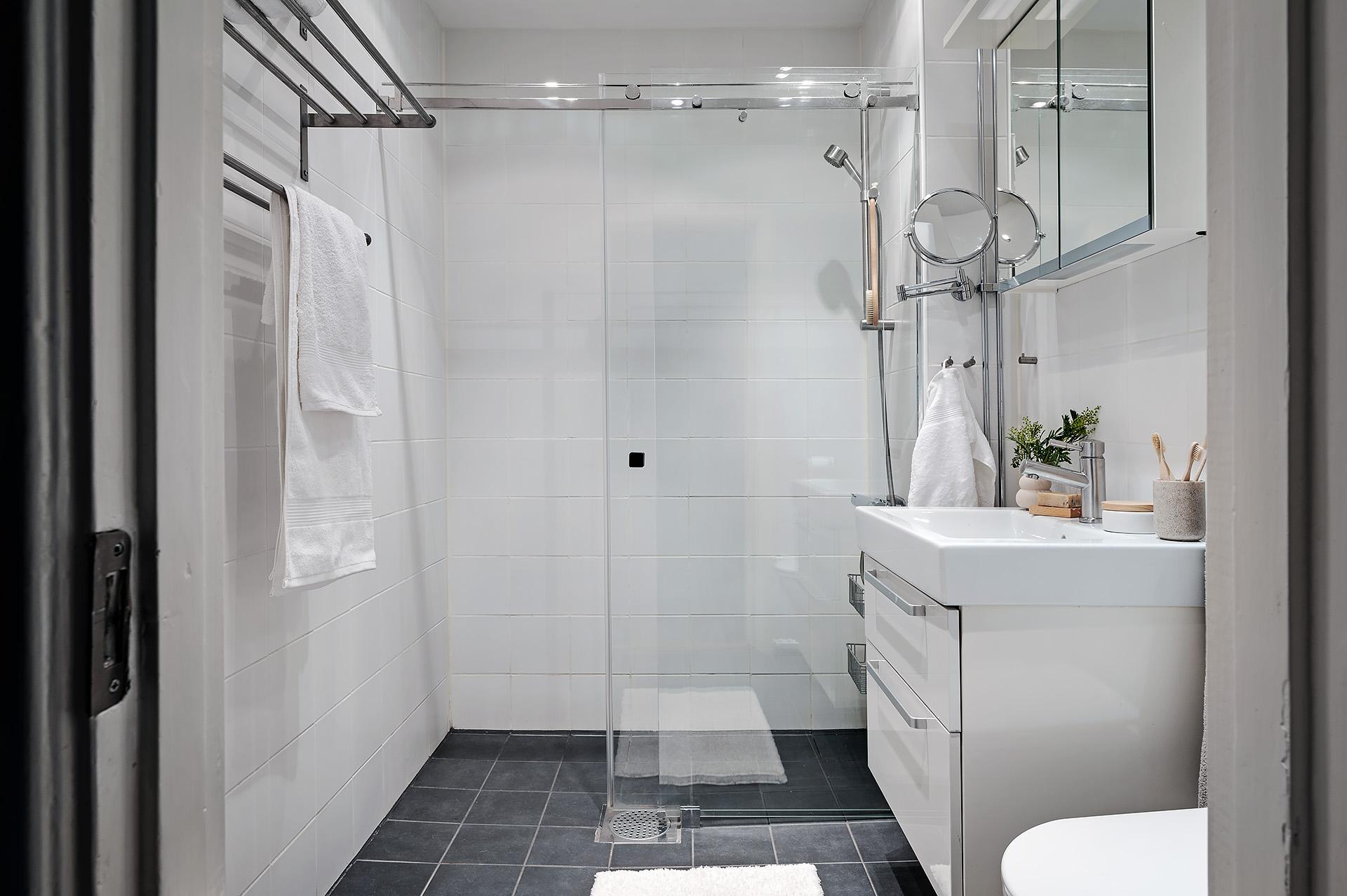 Fräscht badrum som kan göras ännu större