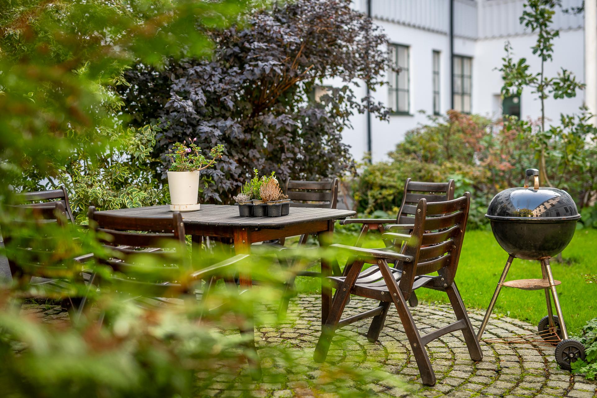 Grundtanken var att ge folket stora innergårdar