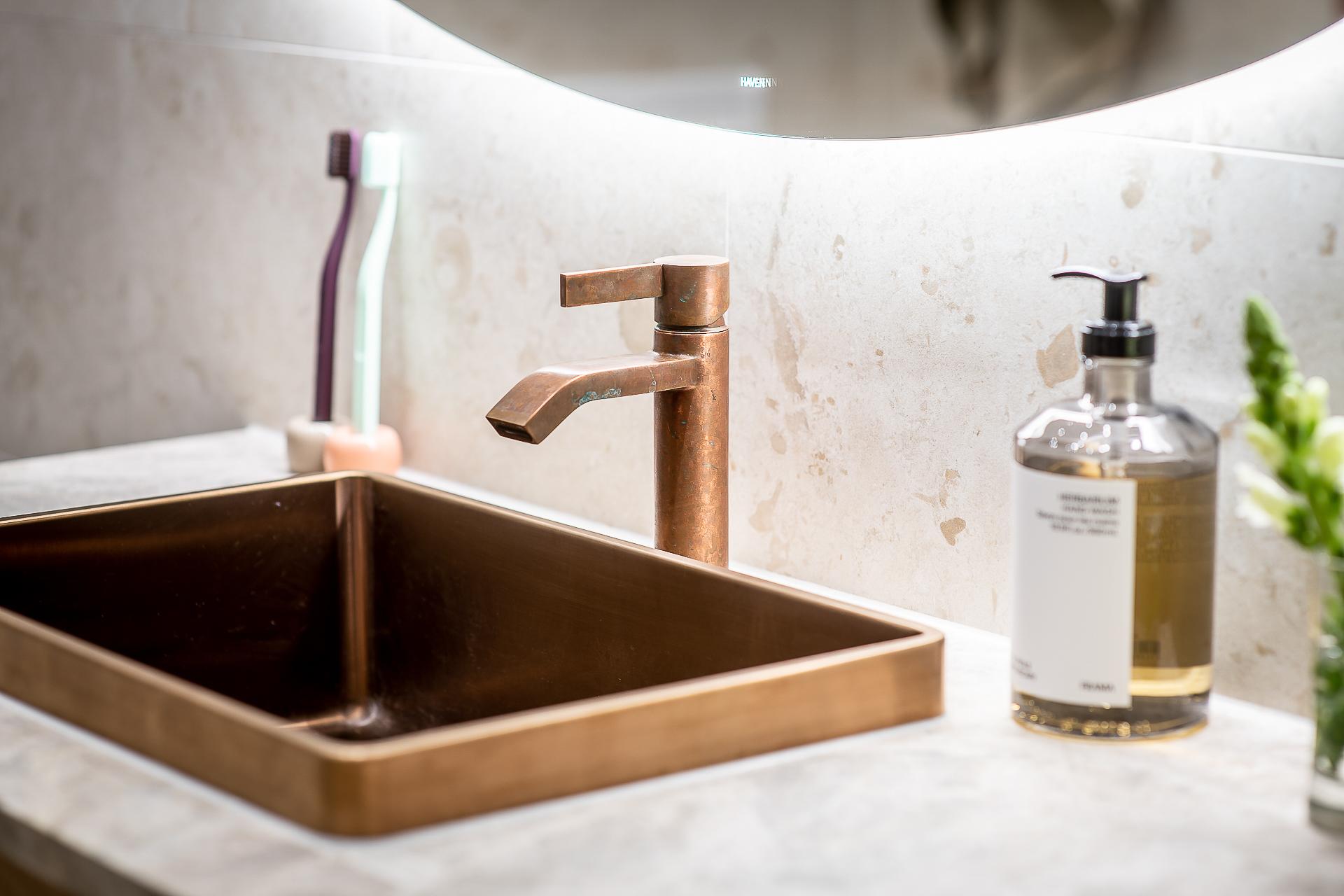 Tapwell kopparhandfat och blandare.