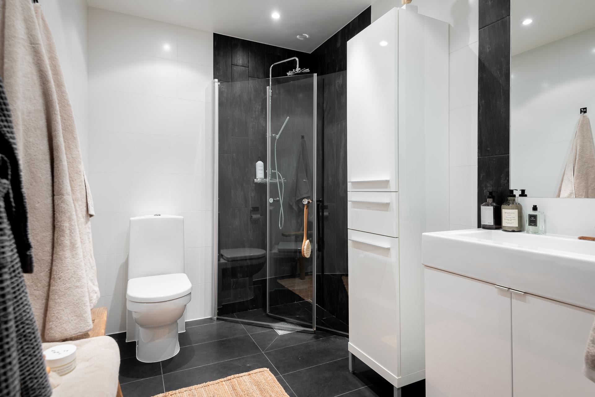 Stort badrum med golvvärme